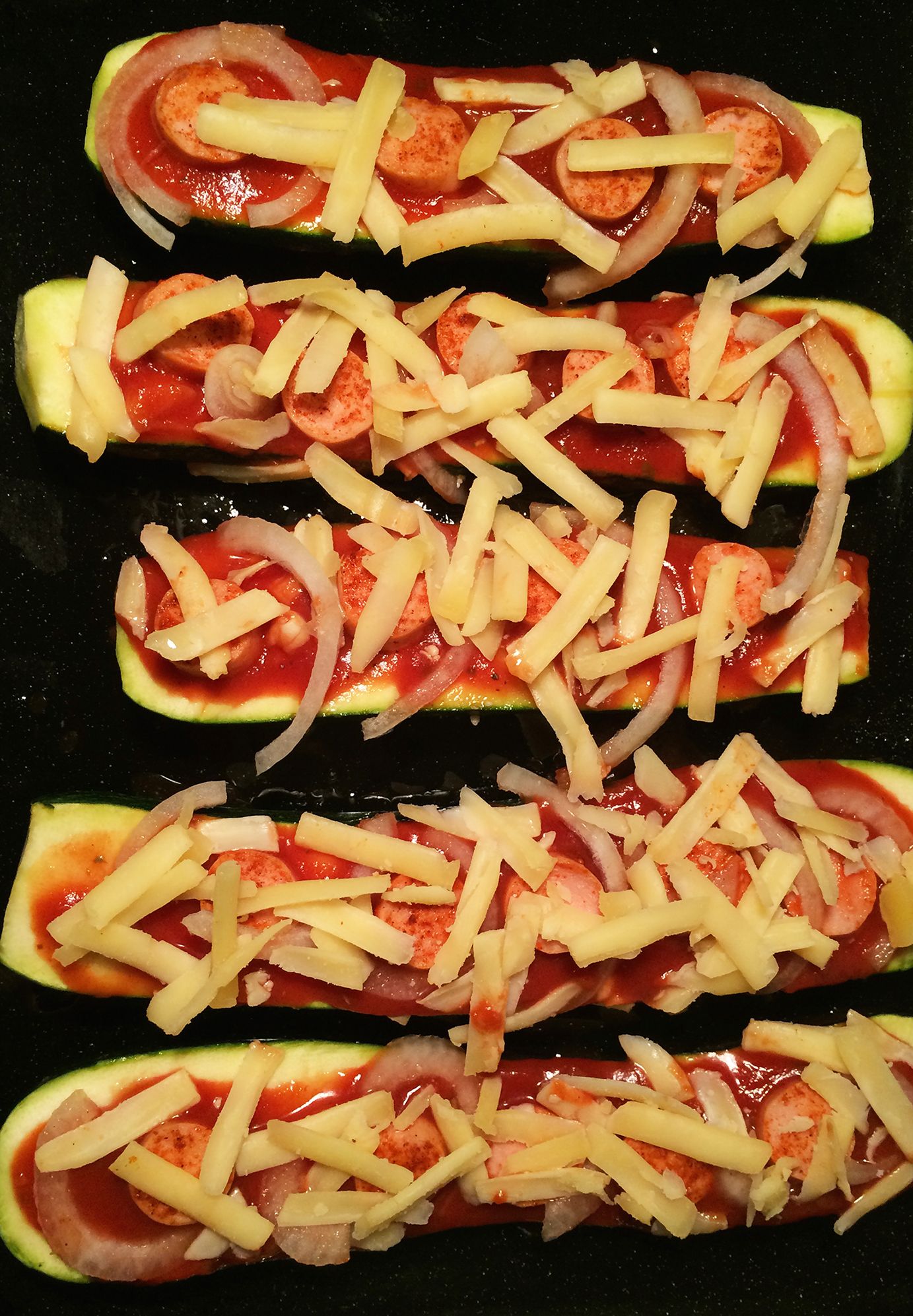 Zucchini pizza boats