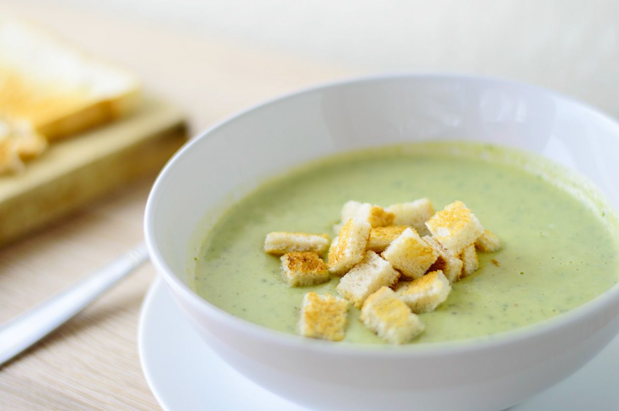 Zucchini cream soup with thyme