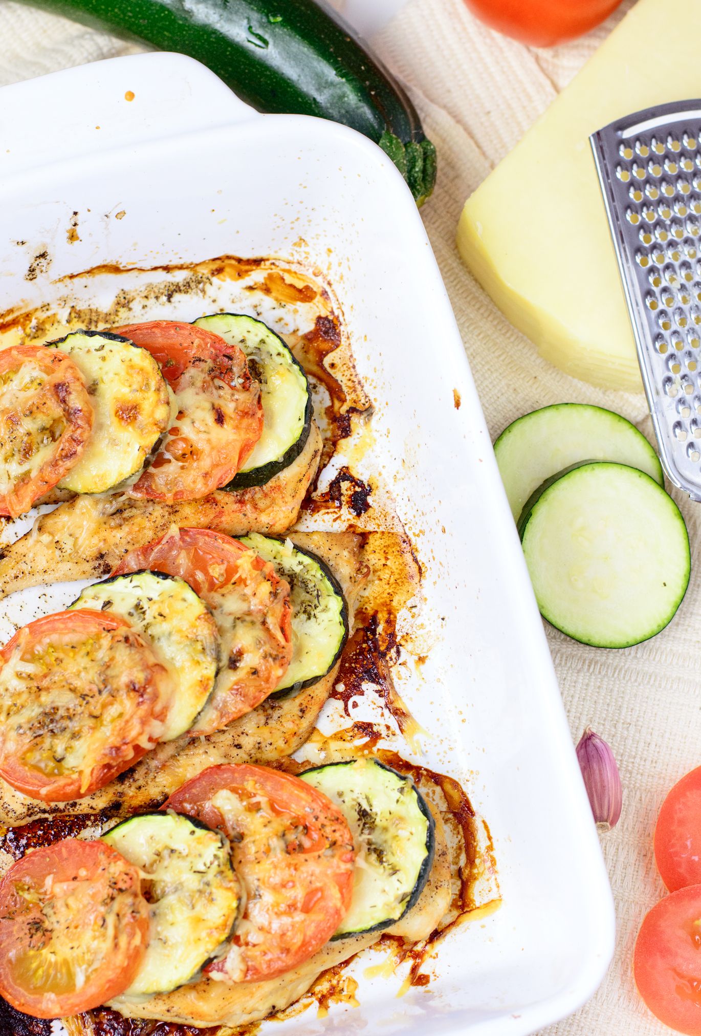 Baked chicken with zucchini and tomato | myzucchinirecipes.com