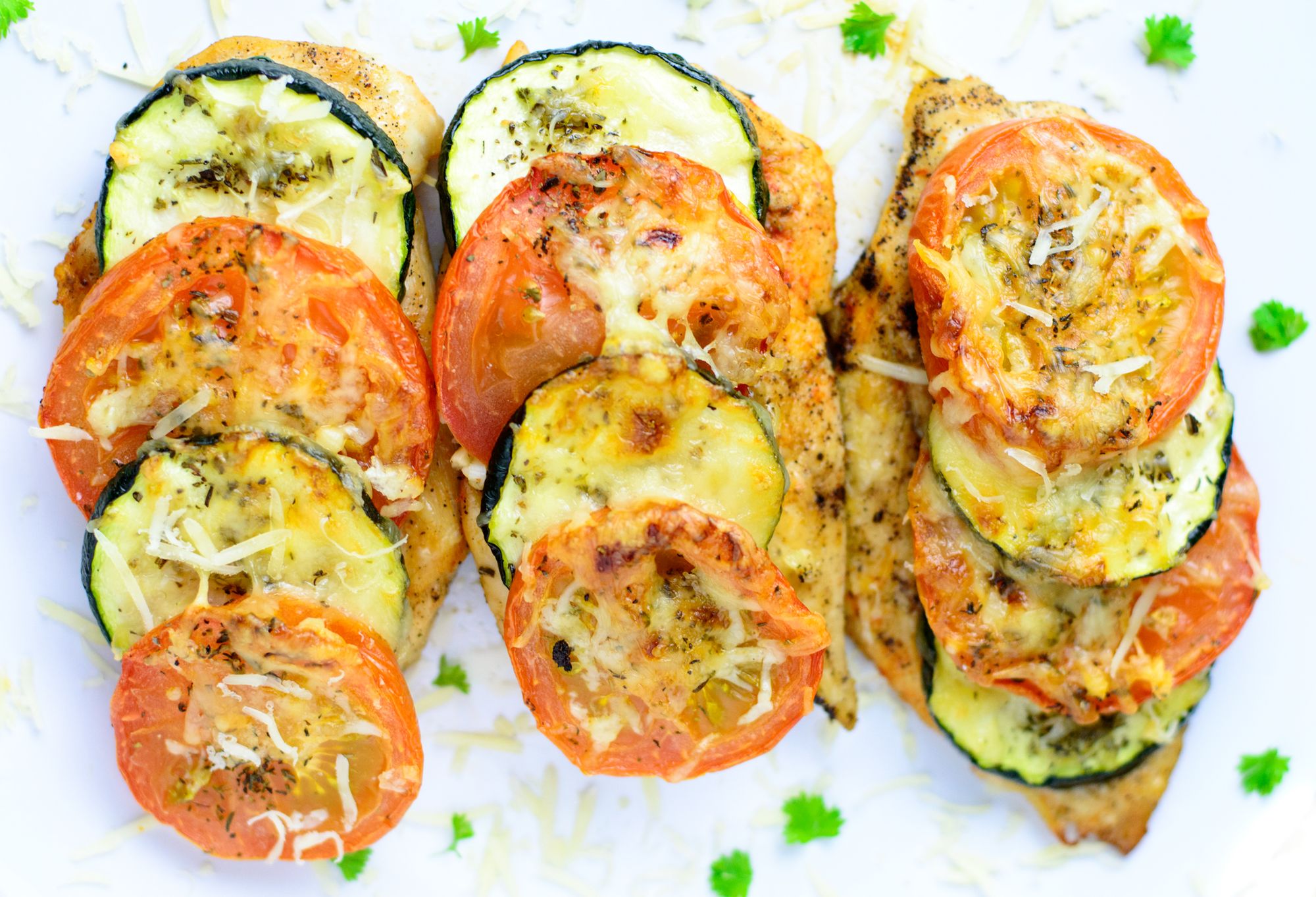 Baked chicken with zucchini and tomato | myzucchinirecipes.com