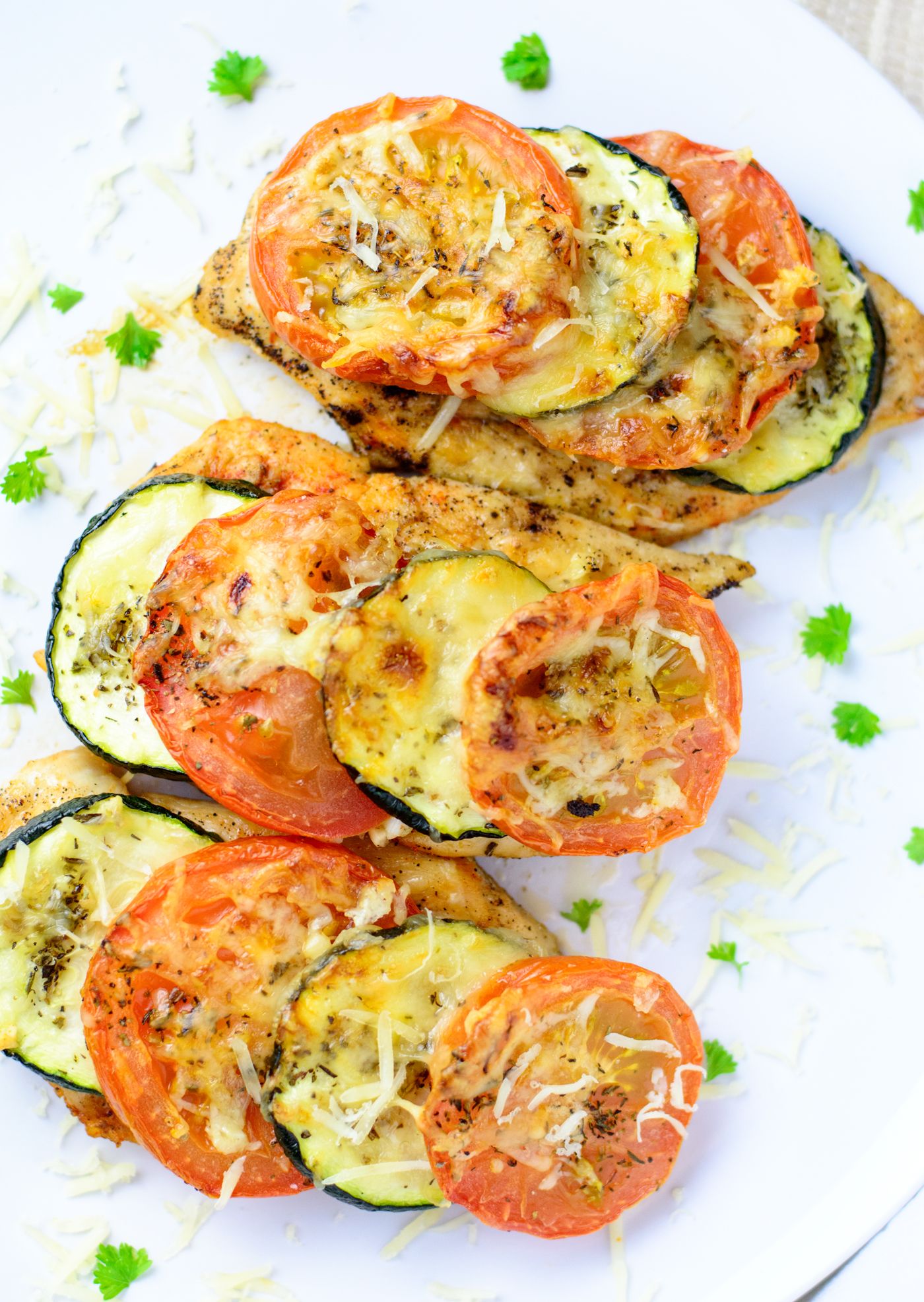 Baked chicken with zucchini and tomato | myzucchinirecipes.com