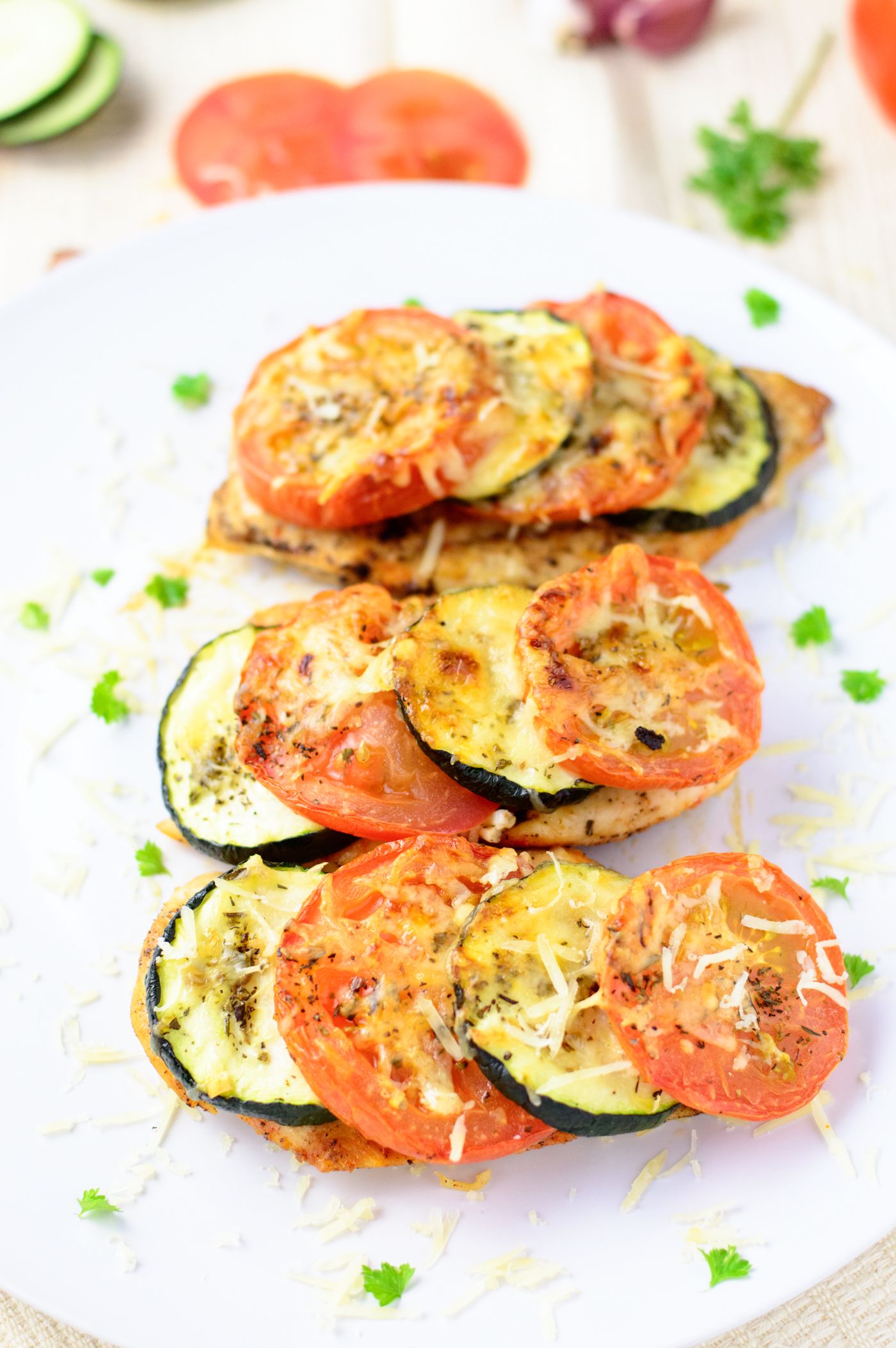 Baked chicken with zucchini and tomato | myzucchinirecipes.com