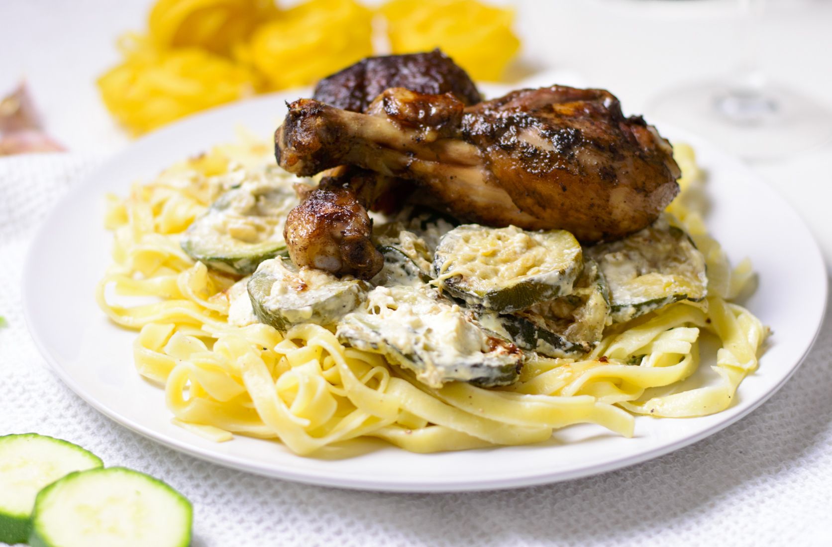 Chicken drumsticks with zucchini mascarpone sauce