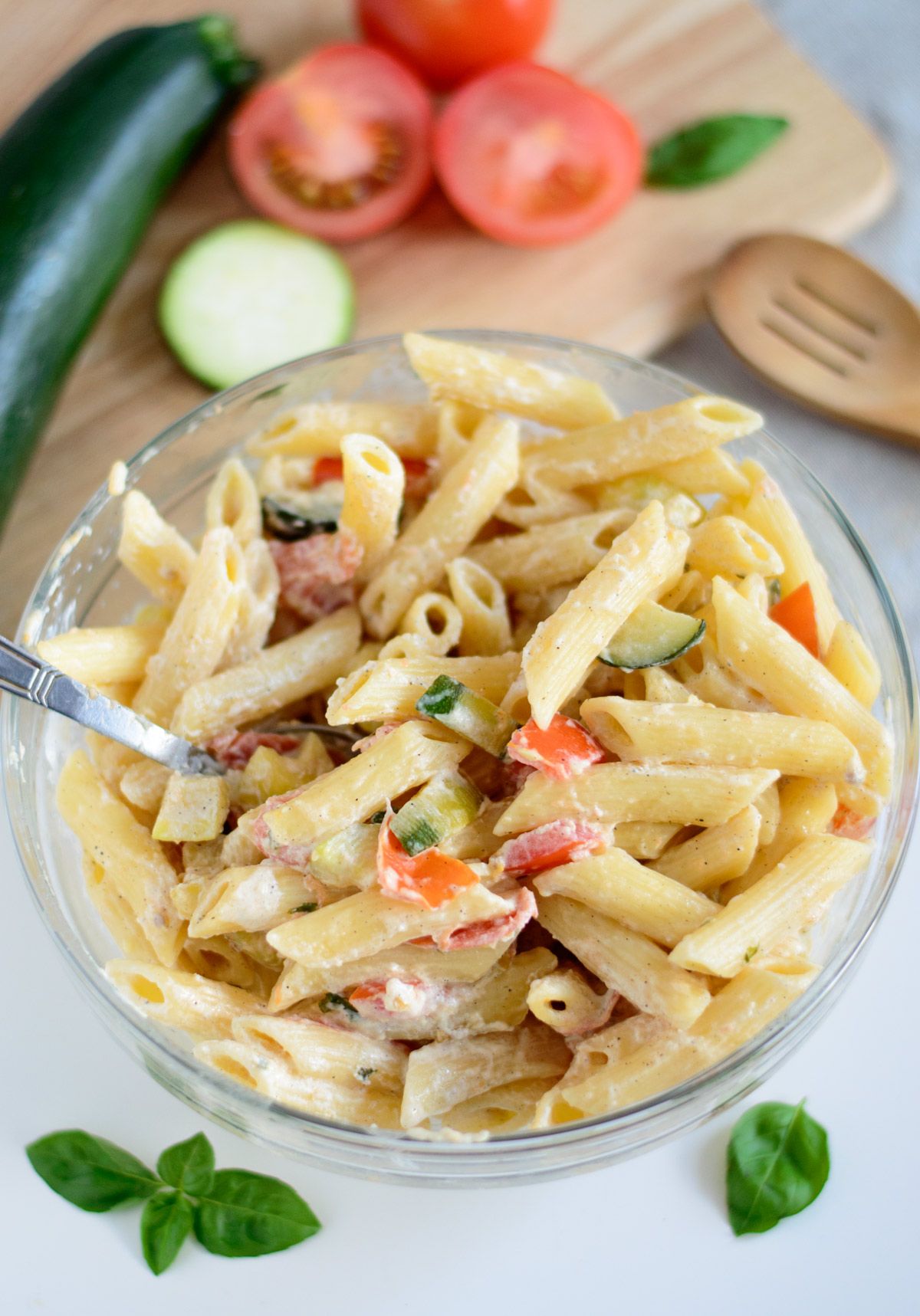 Easy and quick vegetarian pasta with zucchini and tomato