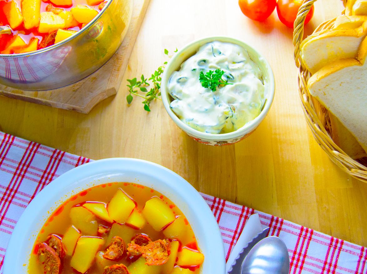 Zucchini salad with paprika potatoes