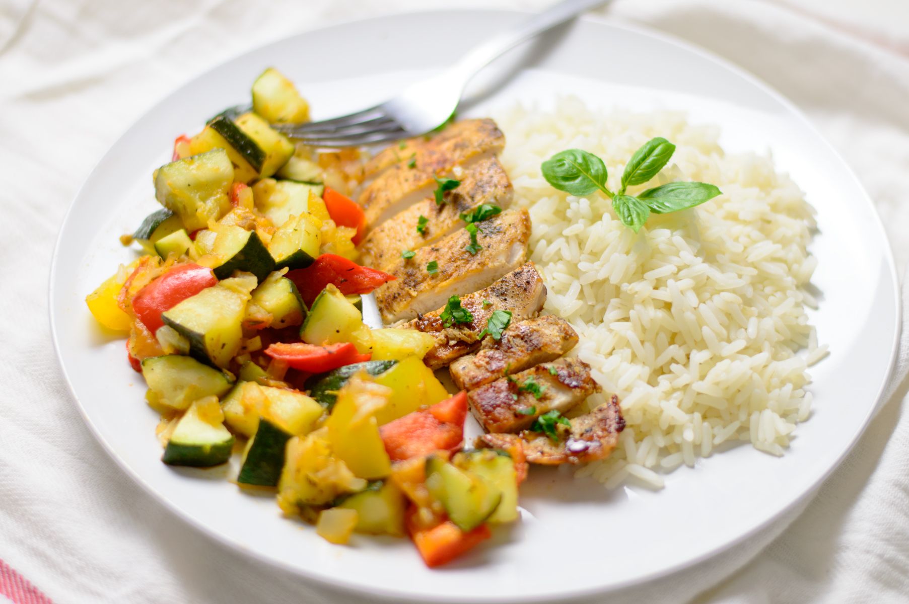 Chicken breast with vegetables and rice