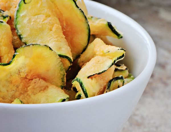 Zucchini chips with parmesan