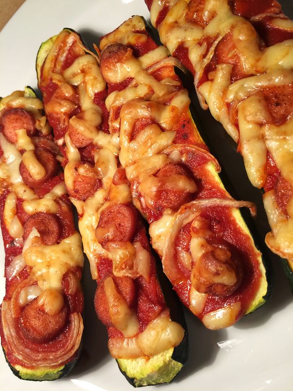 Zucchini pizza boats